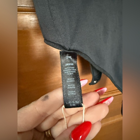 SKIMS Essential Mock Neck Long Sleeve Bodysuit - Picture 4 of 4